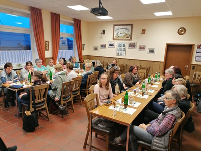 Kreativabend �le und Salben herstellen